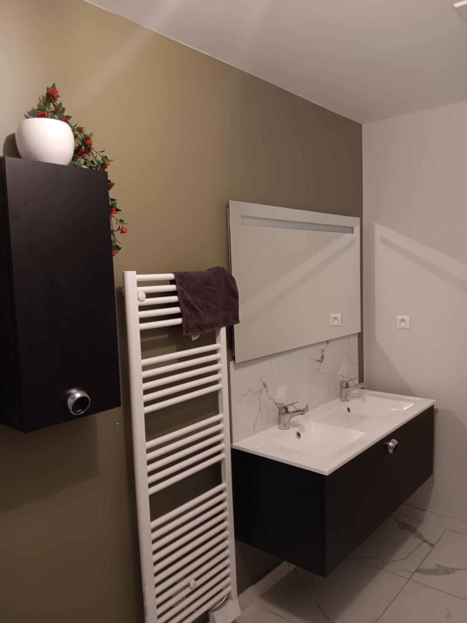 Chambre Privee Dans Une Maison Familiale Charmes  Ngoại thất bức ảnh